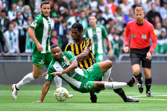 Hammarbys Serge-Junior Martinsson Ngouali och Häckens