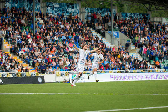 Östersunds Tom Pettersson jublar