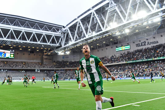 Hammarbys Arnór Smárason jublar