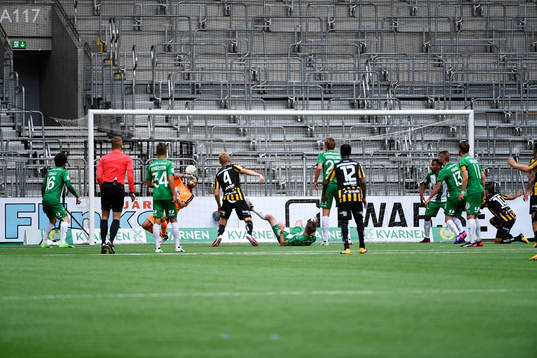 Häckens Juhani Ojala gör 1-0 Häcken
