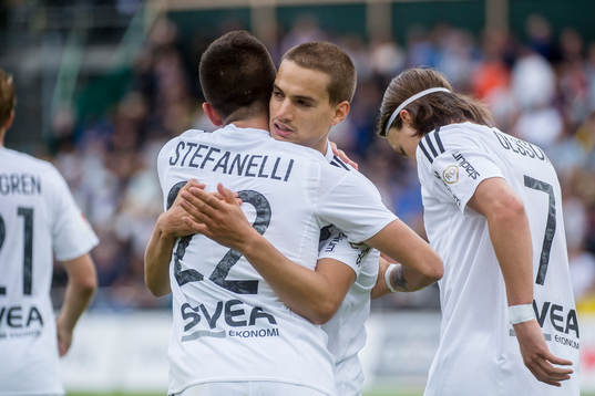 s Amin Affane och Nicolas Marcelo Stefanelli jublar
