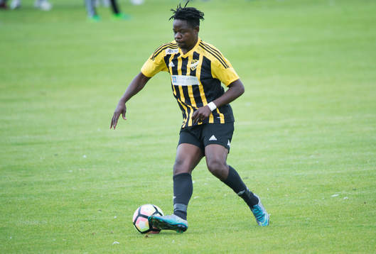 IFK Hässleholms Patrick Osiako i matchen i division 2