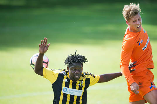 IFK Hässleholms Patrick Osiako i matchen i division 2