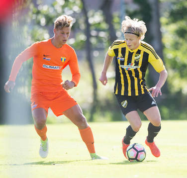IFK Hässleholms Philip Bengtsson i matchen i division 2