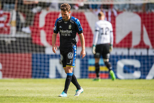 IFK Göteborgs Emil Salomonsson och målvakt Pontus