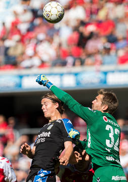 Kalmars målvakt Lucas Hägg-Johansson och IFK Göteborgs