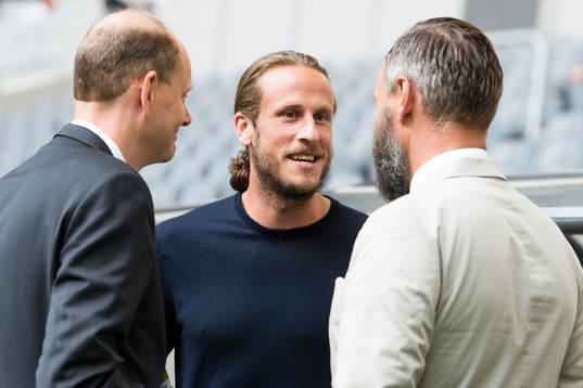 Djurgårdens Jonas Olsson  före fotbollsmatchen i