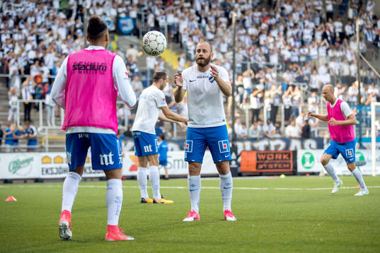 Norrköpings Alexander Jacobsen och Daniel Sjölund värmer