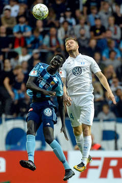 Djurgårdens Aliou Badji och Malmö FFs Lasse Nielsen