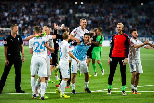 Malmö FFs Anton Tinnerholm och Behrang Safari jublar