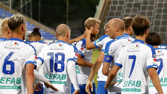 Norrköpings spelare jublar