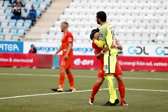 AFC Eskilstunas målvakt Alireza Haghighi och Zourab