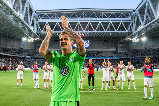 Malmö FFs målvakt Johan Dahlin jublar