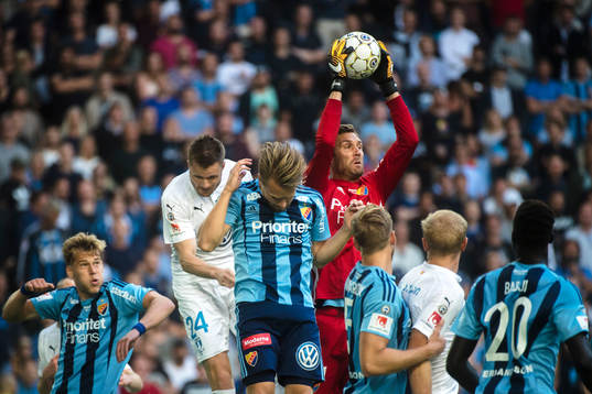 Djurgårdens målvakt Andreas Isaksson och Jacob Une