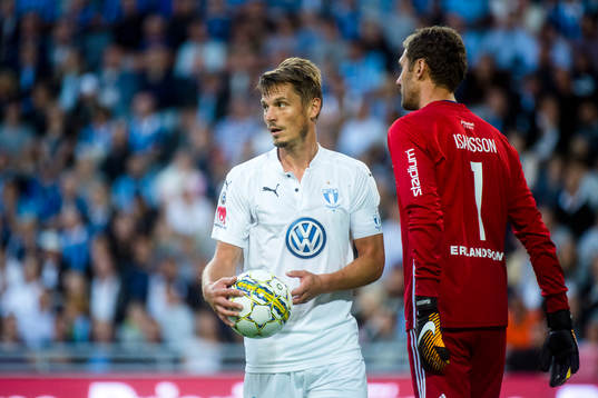Malmö FFs Markus Rosenberg och Djurgårdens målvakt