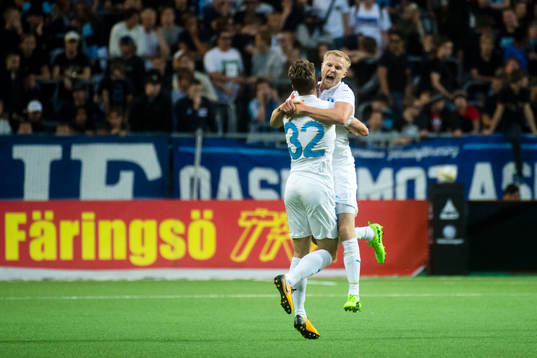 Malmö FFs Franz Brorsson och Mattias Svanberg jublar
