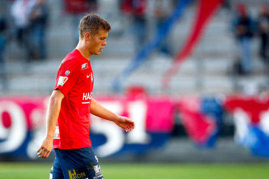 Örgrytes Albin Skoglund lämnar planen