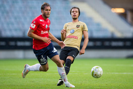 Brommapojkarnas Erik Figueroa och Örgrytes Johan Elmander