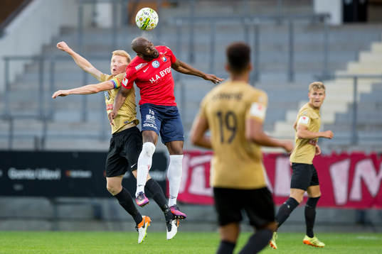 Brommapojkarnas Gustav Sandberg Magnusson i nickduell med