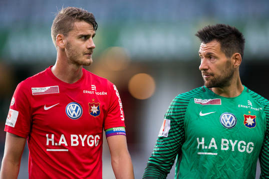 Örgrytes Johan Hammar och målvakt Stojan Lukic  deppar
