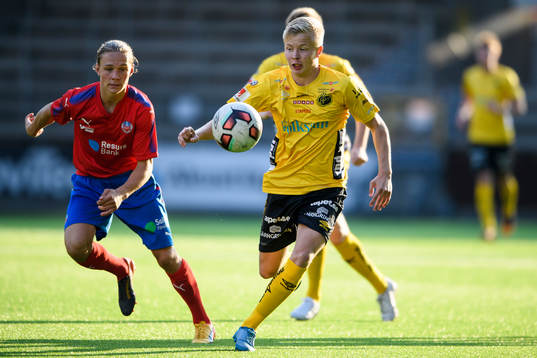 Elfsborgs Kevin Liimatainen och Helsingborgs Axel Sjöberg
