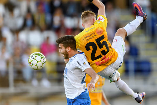 Värnamos PAulo Marcelo Souza Alves och Falkenbergs Tobias