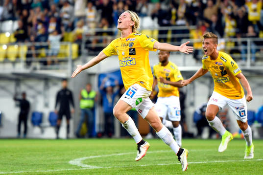 Falkenbergs Viktor Götesson jublar
