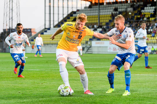 Falkenbergs Johan Lassagård och Värnamos Freddy Winst