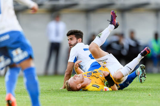 Falkenbergs Tobias Englund och Värnamos PAulo Marcelo