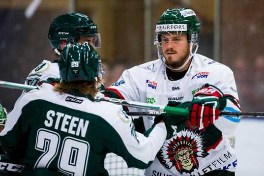 Färjestads Oskar Steen och Frölundas Sebastian Stålberg