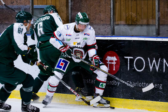 Frölundas Sean Bergenheim mot Färjestads Mikael Wikstrand