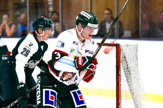 Frölundas Carl Grundström jublar
