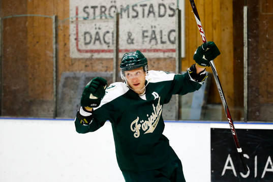 Färjestads Johan Ryno jublar