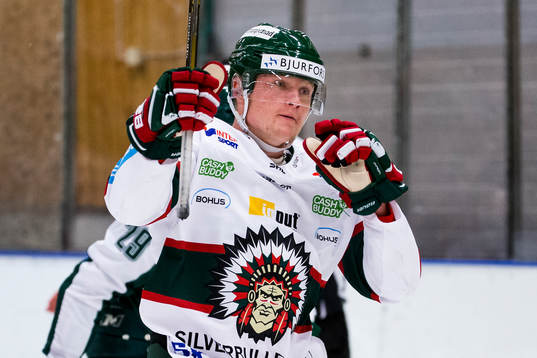 Frölundas Carl Grundström jublar
