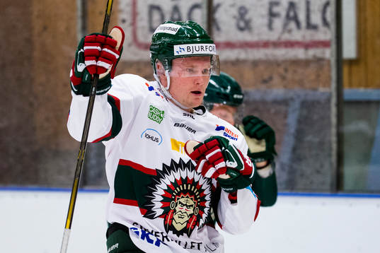 Frölundas Carl Grundström jublar
