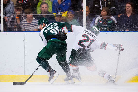 Färjestads Martin Johansson vänder bort Frölundas