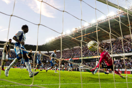s Henok Goitom gör 2-2 som sedan blir bortdömt bakom IFK