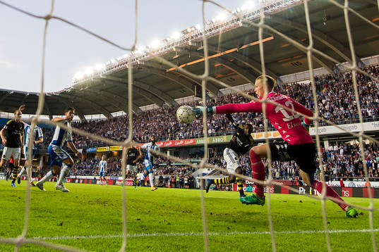 s Henok Goitom gör 2-2 som sedan blir bortdömt bakom IFK