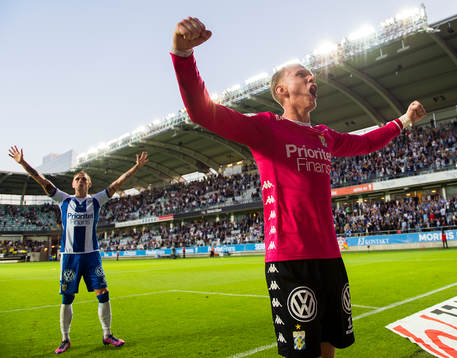 IFK Göteborgs Sören Rieks och målvakt Pontus Dahlberg