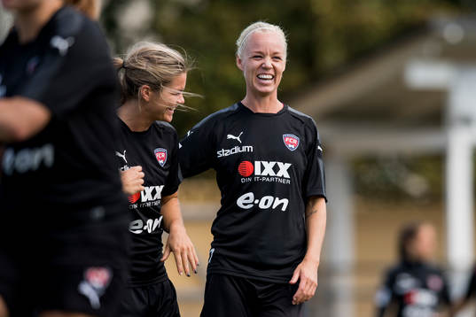 Hanna Folkesson och Caroline Seger