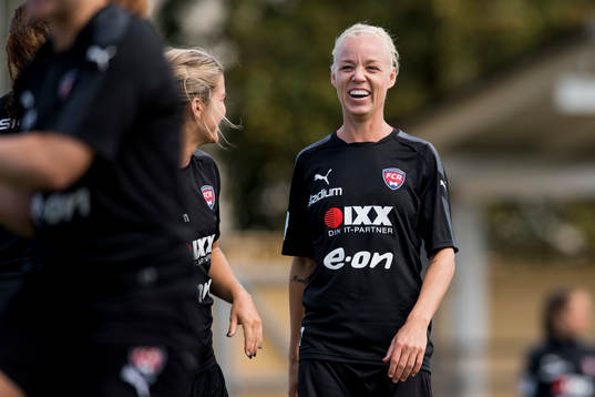 Hanna Folkesson och Caroline Seger