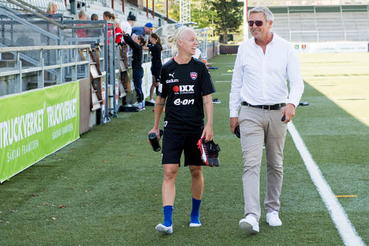 Caroline Seger och fd VD Klas Tjebbes
