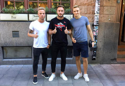 På denna handoutbild från Hammarby Fotboll ses de tre