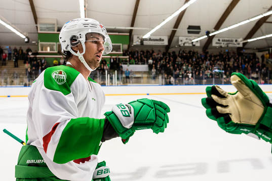 Rögles Daniel Sylwander jublar