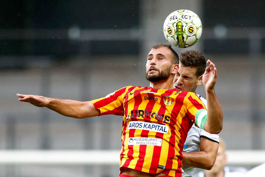 Syrianskas Mattias Genc och GAIS Daniel Bennassar Nilsson