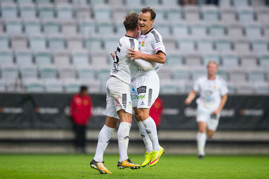 GAIS Simon Silverholt jublar ihop med Anton Wede