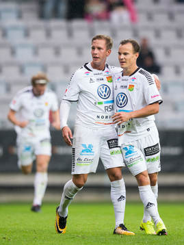 GAIS Simon Silverholt jublar ihop med Anton Wede