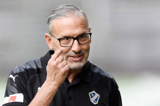 Halmstads sjukgymnast Simon Bakkioui före fotbollsmatchen