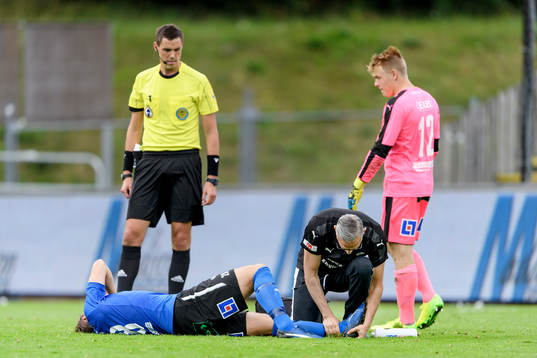 Halmstads Jesper Westerberg ligger skadad och tas om hand