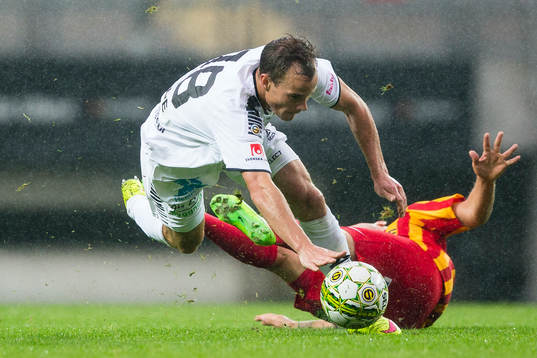 Syrianskas David Yarar tacklar GAIS Anton Wede